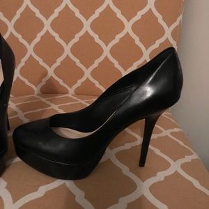 Women’s Guess black leather 6” heels
